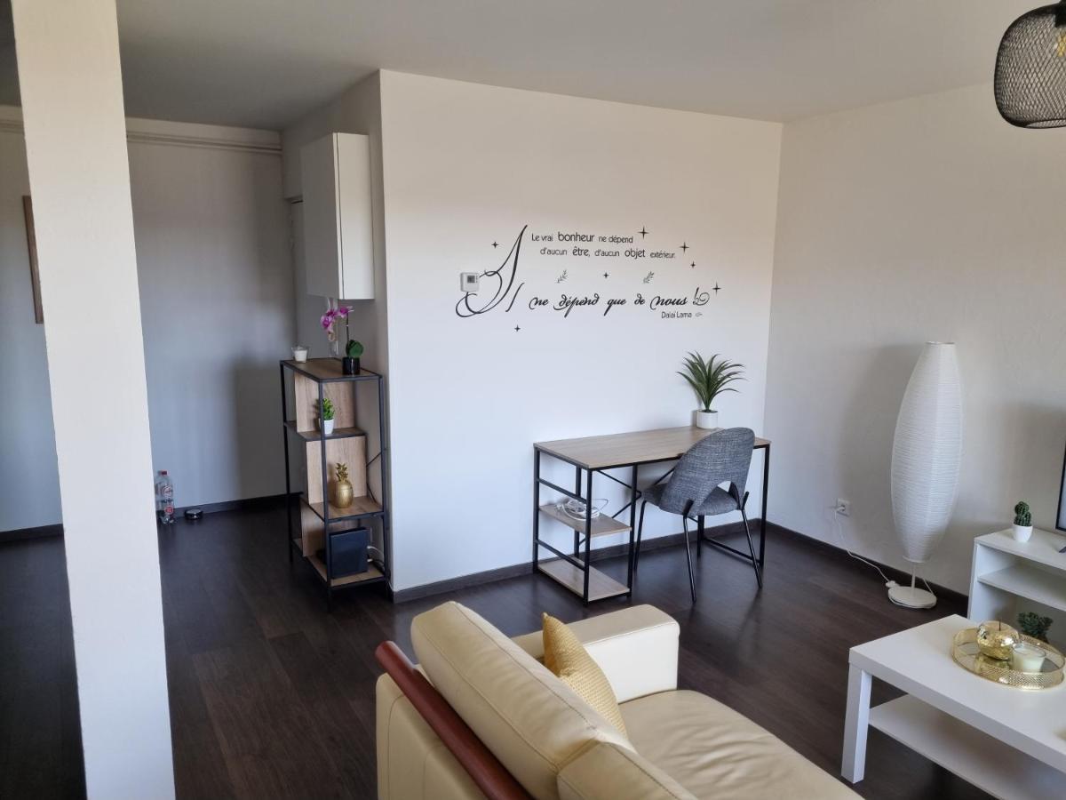 Bel Appartement 2 Chambres ,Residence Privee Givet Bagian luar foto